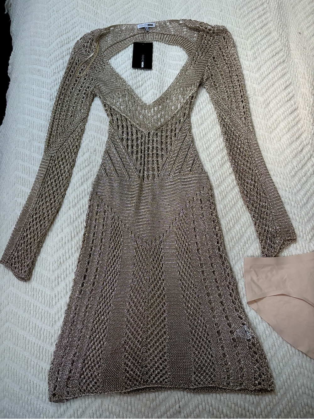 NWT❗️Fashion Nova Gold Open Back Knit Long Sleeve V-Neck Dress